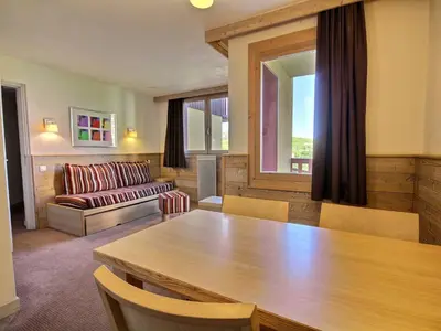 Coin salon dans l'établissement Spacieux 2 pièces à Belle Plagne, 4 pers, balcon, proche pistes - FR-1-455-176