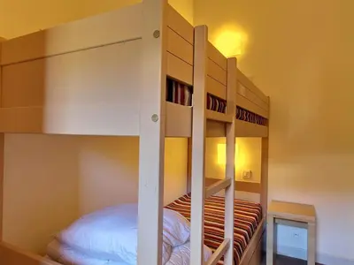Un ou plusieurs lits dans un hébergement de l'établissement Joli studio cabine pour 4 pers, proche des pistes - FR-1-455-179
