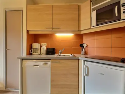 Cuisine ou kitchenette dans l'établissement Studio cabine spacieux 4 pers. proche pistes - FR-1-455-184