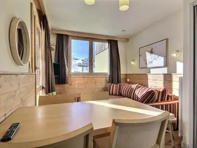 Télévision ou salle de divertissement dans l'établissement Studio cabine 4 pers, proche pistes avec balcon - FR-1-455-183