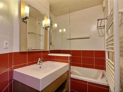 Salle de bains dans l'établissement Studio cabine 4 pers, proche pistes avec balcon - FR-1-455-183