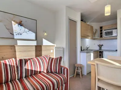 Cuisine ou kitchenette dans l'établissement Studio cabine 4 pers, proche pistes avec balcon - FR-1-455-183
