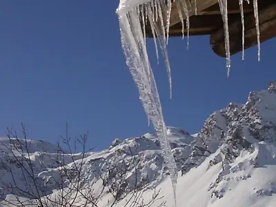 L'établissement L'Embrune en hiver
