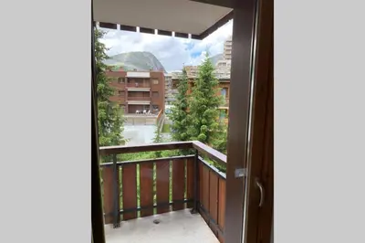 Balcon ou terrasse dans l'établissement STUDIO CHALETS DE SOLAISE