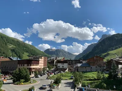 Vue générale sur la montagne ou vue sur la montagne depuis l'appartement