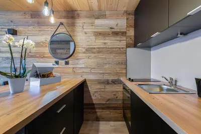 Cuisine ou kitchenette dans l'établissement Appartement de charme hyper centre à Val d'Isère