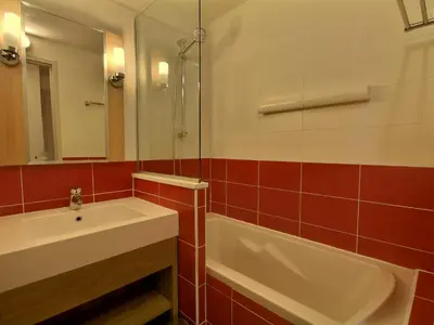 Salle de bains dans l'établissement Studio-cabine à Belle Plagne, proche pistes, pour 4 pers - FR-1-455-198