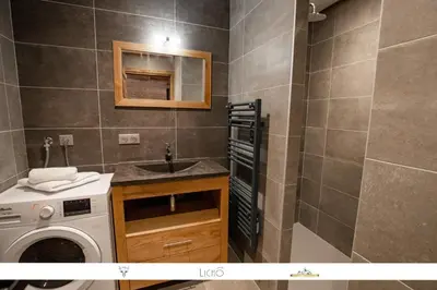 Salle de bains dans l'établissement MARMOTTE 004 - Charmant appartement pour 6, aux pieds des pistes