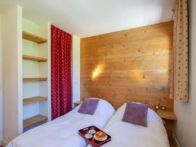 Un ou plusieurs lits dans un hébergement de l'établissement Apartment Le Shamrock - Le Lac-5 by Interhome
