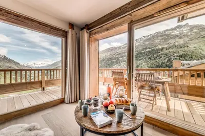 Vue générale sur la montagne ou vue sur la montagne depuis l'appartement