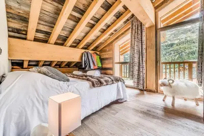 Un ou plusieurs lits dans un hébergement de l'établissement Résidence Lodge Des Neiges C - Appartement 4 pied de pistes, service hotelier inclus MAE-2581
