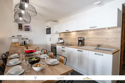 Cuisine ou kitchenette dans l'établissement MARMOTTE 204 - Charmant appartement mansardé, aux pieds des pistes