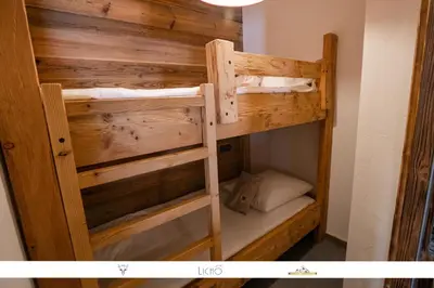 Un ou plusieurs lits superposés dans un hébergement de l'établissement MARMOTTE 201 - Bel appartement mansardé, aux pieds des pistes
