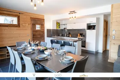 Cuisine ou kitchenette dans l'établissement MARMOTTE 001 - Bel appartement avec grande terrasse, aux pieds des pistes
