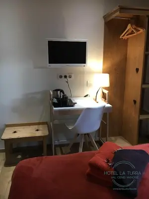 Télévision ou salle de divertissement dans l'établissement Hotel la Turra