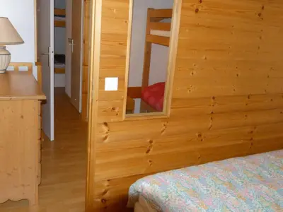 Un ou plusieurs lits dans un hébergement de l'établissement Duplex skis aux pieds, 2 pièces, 6 personnes, Arc 1800, animaux admis - FR-1-411-607