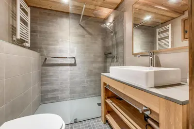 Salle de bains dans l'établissement Chalet Breckenridge Sud - Chalet 4 - 129m2 - 6 chambres, 6 salles de bain MAE-4883