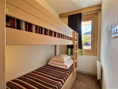 Un ou plusieurs lits dans un hébergement de l'établissement Studio-cabine 4 pers, balcon ensoleillé, proche pistes - FR-1-455-200