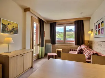 Coin salon dans l'établissement Studio-cabine 4 pers, balcon ensoleillé, proche pistes - FR-1-455-200