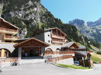 Vue générale sur la montagne ou vue sur la montagne depuis le village vacances