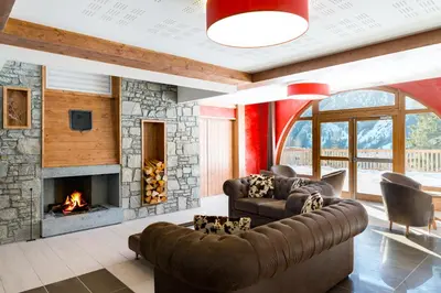 Coin salon dans l'établissement Lagrange Vacances Les Hauts de la Vanoise