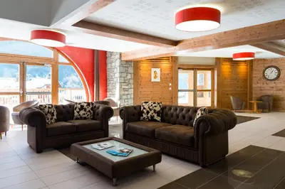 Coin salon dans l'établissement Lagrange Vacances Les Hauts de la Vanoise
