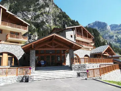 Vue générale sur la montagne ou vue sur la montagne depuis le village vacances