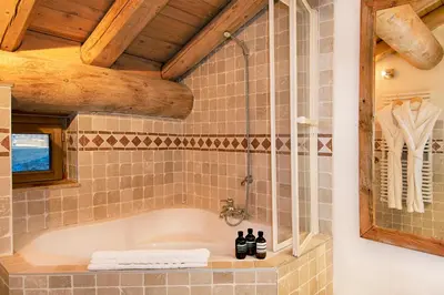 Salle de bains dans l'établissement Madame Vacances Le Chalet Arosa