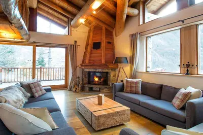 Coin salon dans l'établissement Madame Vacances Le Chalet Arosa