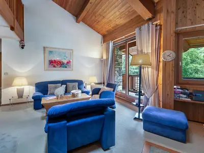 Coin salon dans l'établissement Duplex 3 Pièces avec Mezzanine, Centre de Val d'Isère, Proche des Pistes, Parking et Cheminée - FR-1-567-24