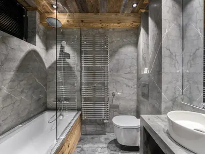 Salle de bains dans l'établissement Appartement luxueux avec spa nordique et hammam au cœur de Val d'Isère - FR-1-567-6