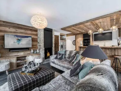 Télévision ou salle de divertissement dans l'établissement Duplex luxueux 10p avec cheminée, 500m des pistes à Val d'Isère - FR-1-567-11