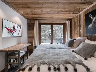 Un ou plusieurs lits dans un hébergement de l'établissement Appartement duplex luxueux avec sauna – 500m des pistes à Val d'Isère - FR-1-567-17