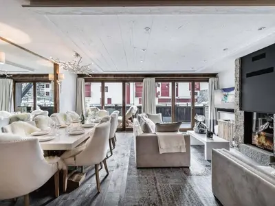 Coin salon dans l'établissement Appartement duplex luxueux avec sauna – 500m des pistes à Val d'Isère - FR-1-567-17