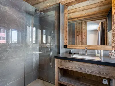 Salle de bains dans l'établissement Appartement luxueux 9 pers. Val-d'Isère avec parking - FR-1-567-20