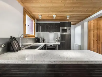 Cuisine ou kitchenette dans l'établissement Appartement familial à Val-d'Isère avec terrasse et parking - FR-1-567-29