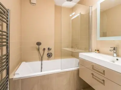 Salle de bains dans l'établissement Appartement luxueux 75m², 6 pers, centre Val d'Isère, front de neige, terrasse sud - FR-1-567-22