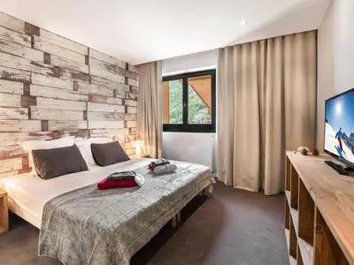 Un ou plusieurs lits dans un hébergement de l'établissement Appartement luxueux 75m², 6 pers, centre Val d'Isère, front de neige, terrasse sud - FR-1-567-22