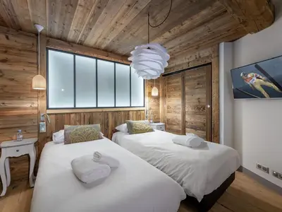 Un ou plusieurs lits dans un hébergement de l'établissement Appartement Centre Val d'Isère - Sauna, Parking, WiFi - FR-1-567-26