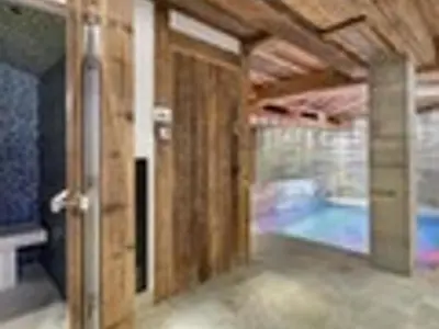 Piscine de l'établissement Chalet d'Exception avec Piscine, Hammam et Ascenseur à Val d'Isère, Proche des Pistes - FR-1-567-38 ou située à proximité