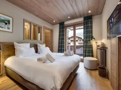 Un ou plusieurs lits dans un hébergement de l'établissement Bel appartement 4 pièces avec terrasse et parking, à 350m du centre de Val d'Isère - FR-1-567-40