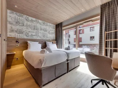 Un ou plusieurs lits dans un hébergement de l'établissement Bel appartement 4 pièces avec terrasse et parking, à 350m du centre de Val d'Isère - FR-1-567-40