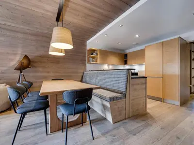 Cuisine ou kitchenette dans l'établissement Bel appartement 4 pièces avec terrasse et parking, à 350m du centre de Val d'Isère - FR-1-567-40