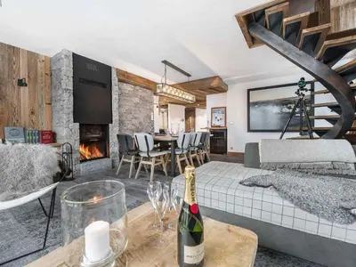Coin salon dans l'établissement Luxueux appartement 4 chambres avec hammam, proche centre et pistes de Val d'Isère - FR-1-567-42