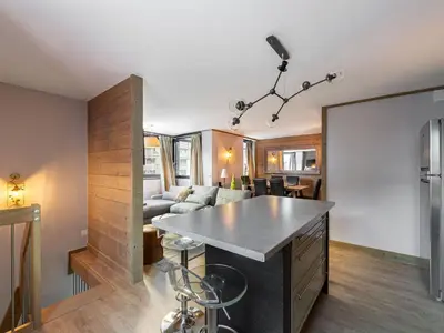 Coin salon dans l'établissement Duplex moderne à 100m des pistes, WIFI, casier à skis - FR-1-567-66