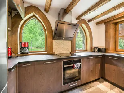 Cuisine ou kitchenette dans l'établissement Chalet de luxe à Val-d'Isère avec accès direct aux pistes, 5 chambres, parking - FR-1-567-64