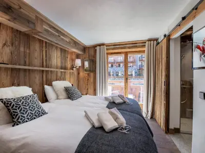 Un ou plusieurs lits dans un hébergement de l'établissement Appartement Ski-in/Ski-out, 3 Chambres, Cheminée, Parking, Val-d'Isère - FR-1-567-74