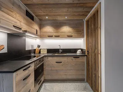 Cuisine ou kitchenette dans l'établissement Appartement Ski-in/Ski-out, 3 Chambres, Cheminée, Parking, Val-d'Isère - FR-1-567-74