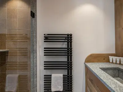 Plan de l'établissement Appartement Ski-in/Ski-out, 3 Chambres, Cheminée, Parking, Val-d'Isère - FR-1-567-74