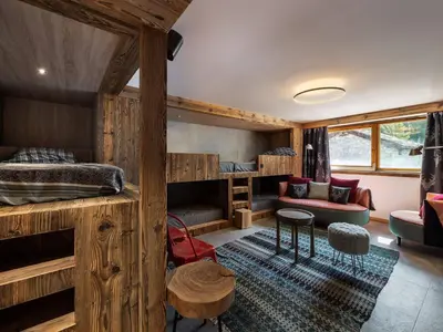 Plan de l'établissement Chalet de luxe familial à Val d'Isère avec spa, proche des pistes et équipements premium - FR-1-567-72